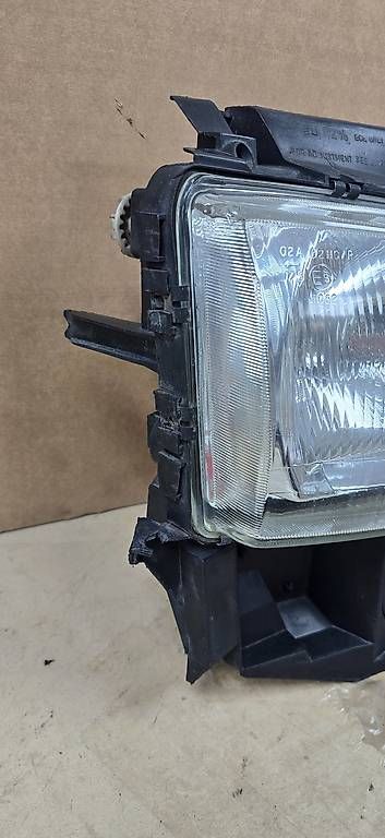 Volkswagen Tutti pezzi di ricambio auto: VW T4 Frontscheinwerfer rechts lange Front Valeo 7D1941010 – Usato da Schaffhausen venduto da Parg86 1