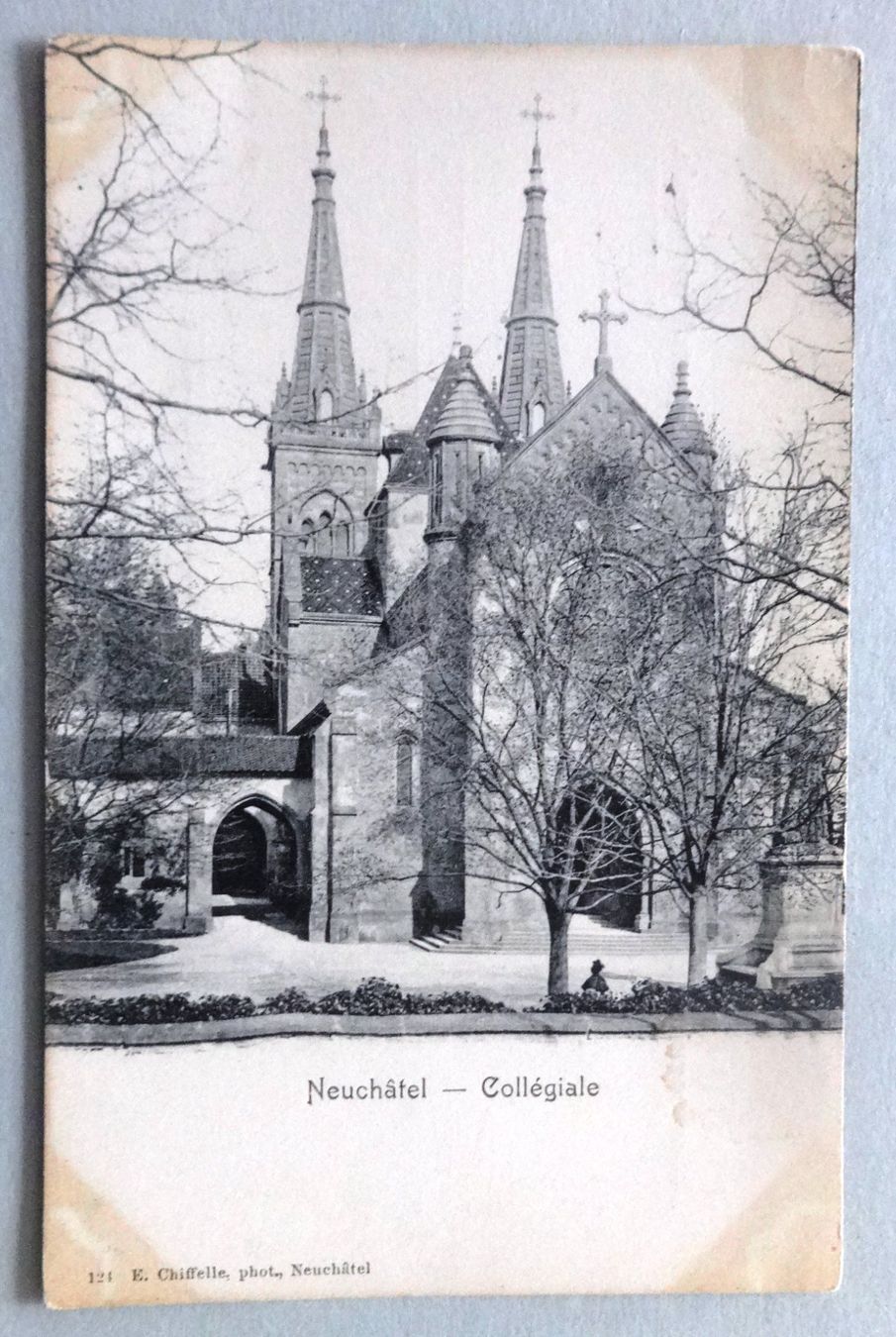 Cartoline postali: Neuchâtel - Collégiale – Difettoso da Fétigny venduto da Billy2miny