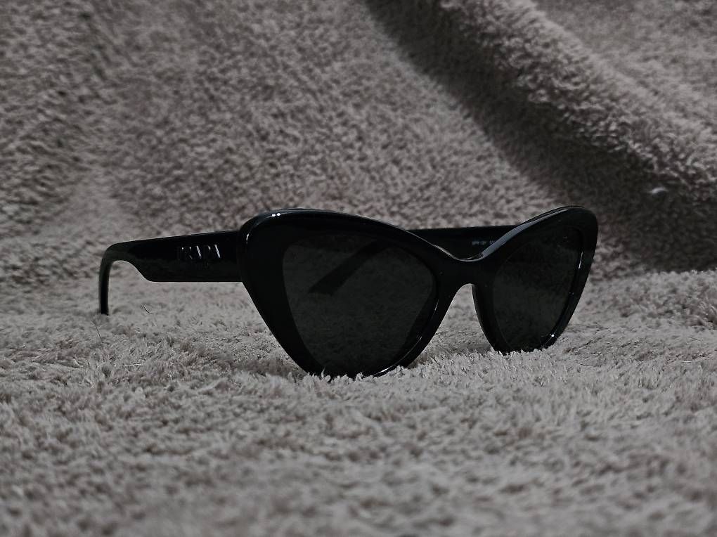 Lunettes & Verres: Lunettes de soleil Prada - il de chat – D'occasion à Sion par TR- 3