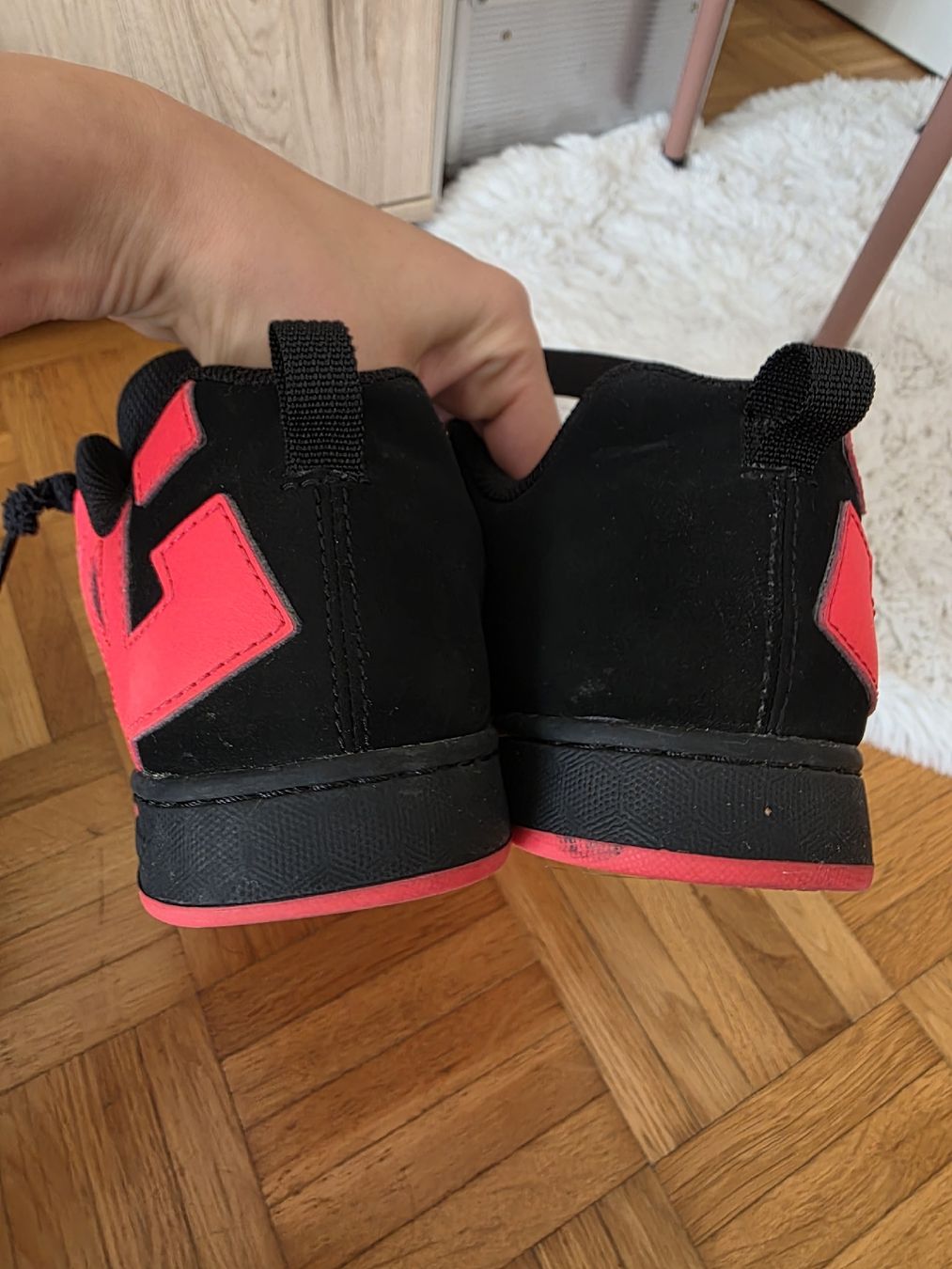 DC shoes Scarpe da donna: DC Sneakers, Grösse 38,  Schwarz Rot – Nuovo (secondo la descrizione) da St Gallen venduto da vir_5kgt 5