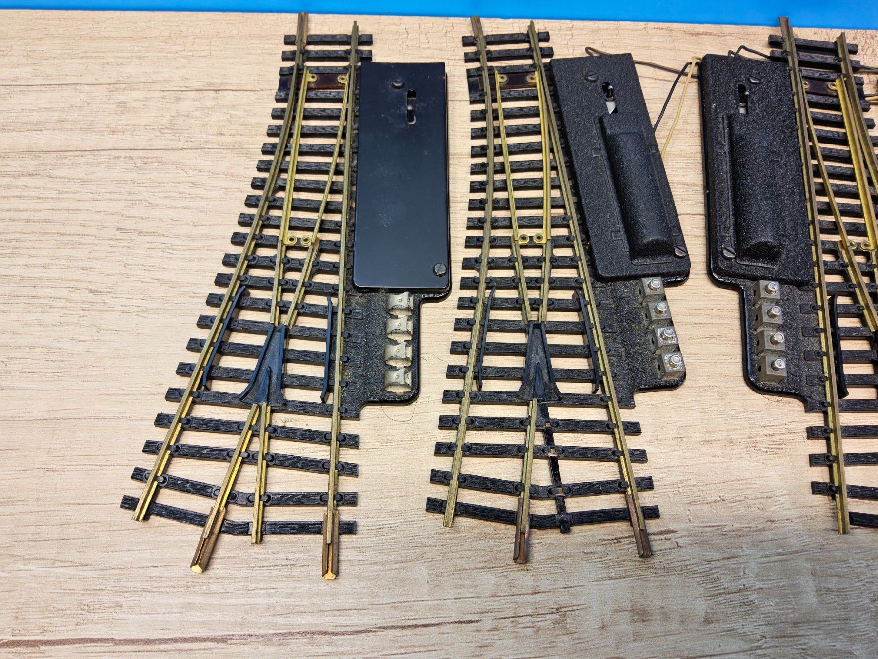 Fleischmann Modellini di ferrovie: 4 x Fleischmann 1724 messing Weichen zu Profilgleis Spur H0 – Difettoso da Uerikon venduto da Airport68 1