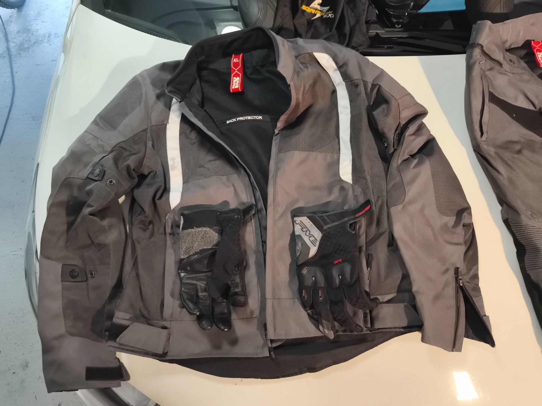 Enduro: Enduro Töff Ausrüstung fast neu – Usato da Zürich venduto da Polar2016 1