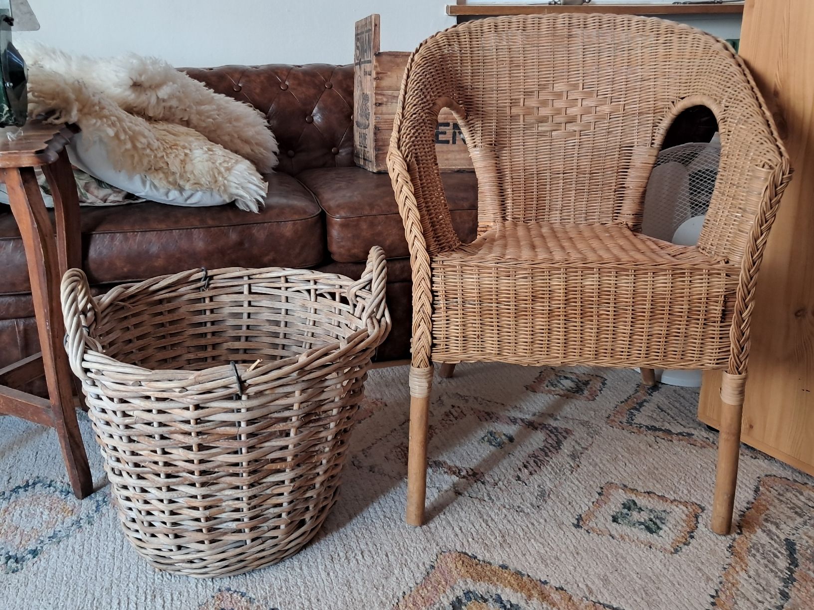 Poltrone: Vintage-Korbstuhl & Korb – Usato da Menziken venduto da cablegi
