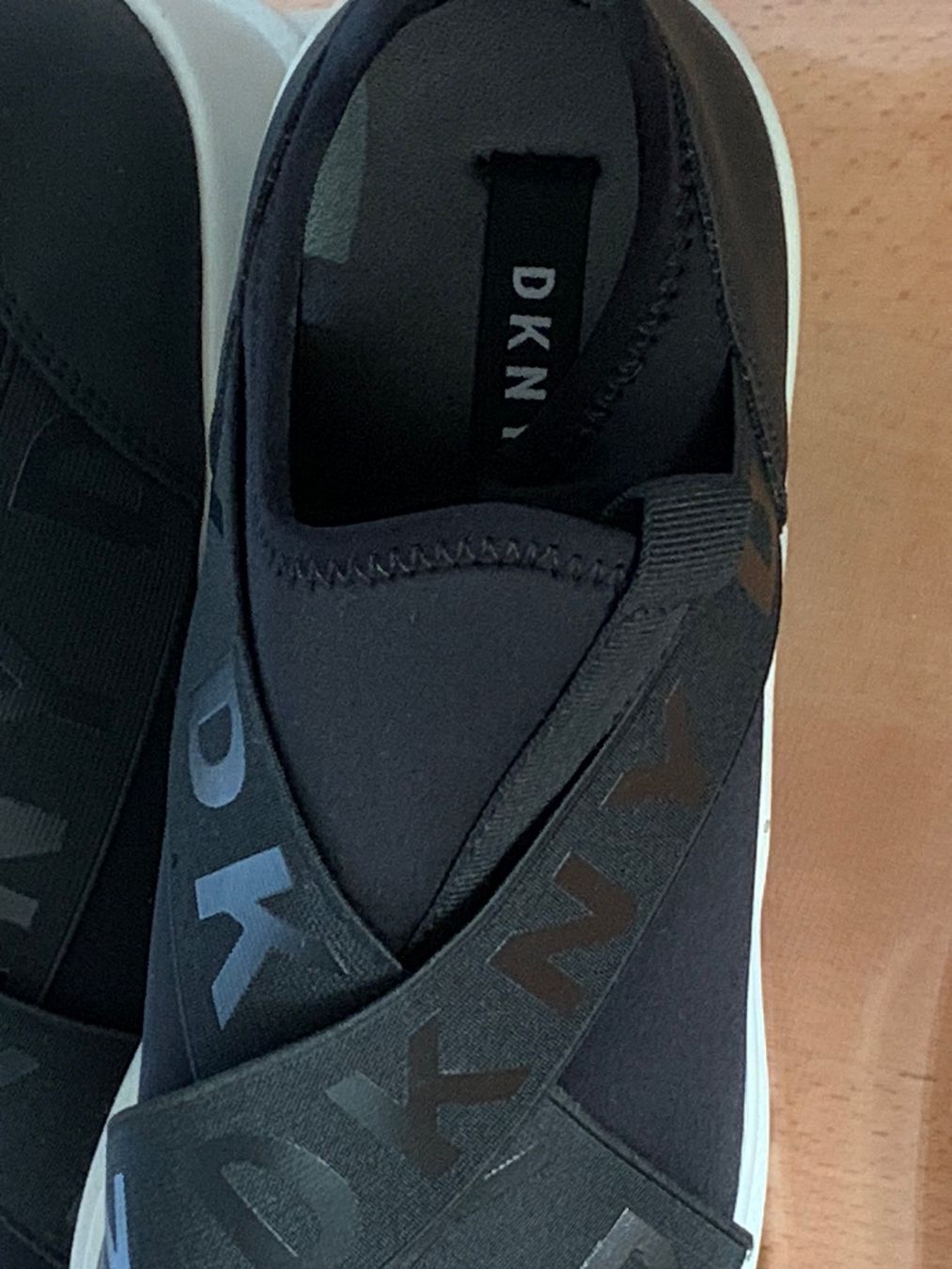 DKNY Chaussures femmes: DKNY Leya - Wedge Sneaker Schwarz Gr. 41 – Neuf avec emballage d'origine à Wetzikon ZH par EvisStore 6