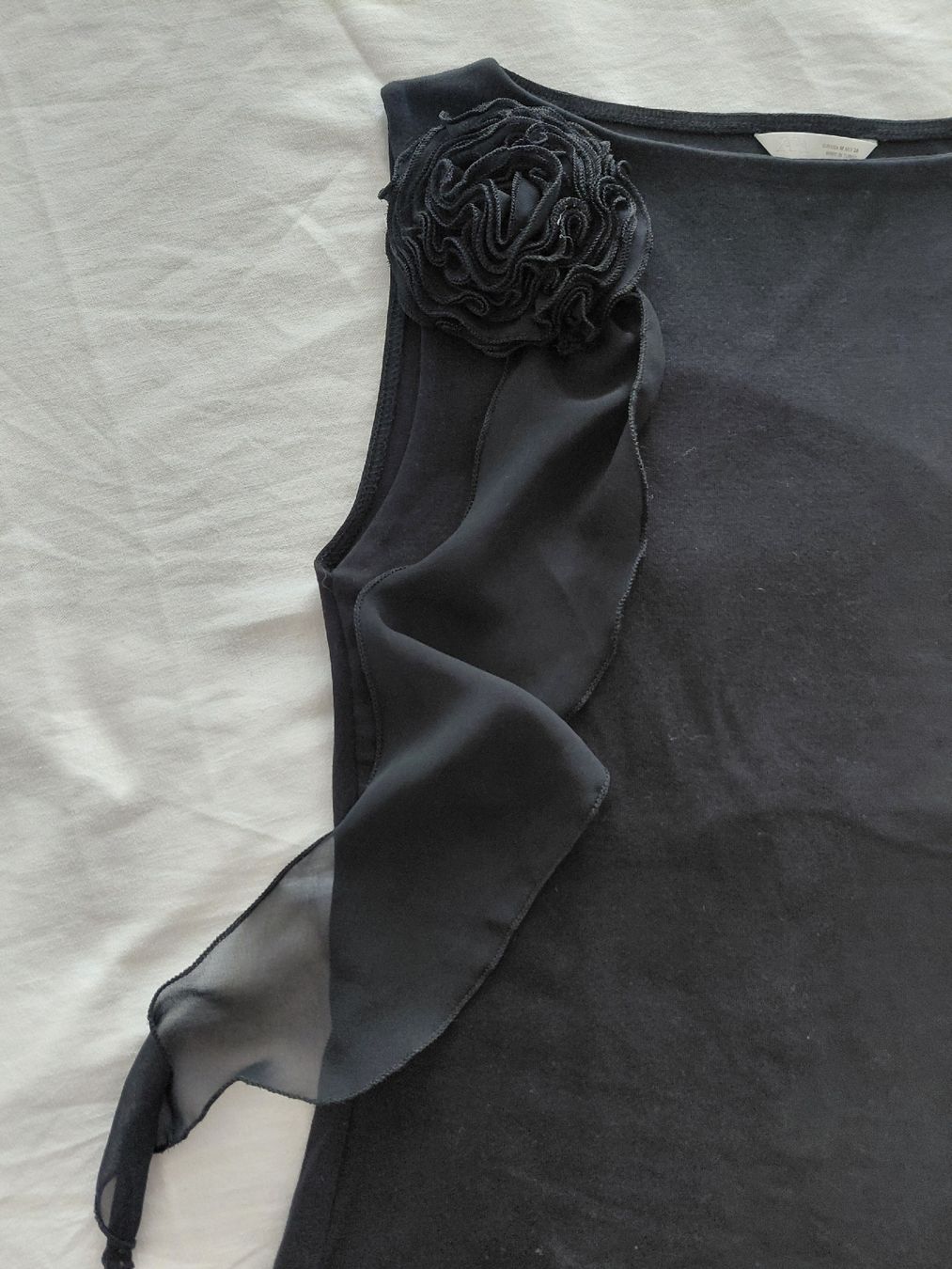 Zara Tops: Wunderschönes Top von Zara mit Blütenapplikation – Neu (gemäss Beschreibung) aus Geuensee von sonnenstunden 3