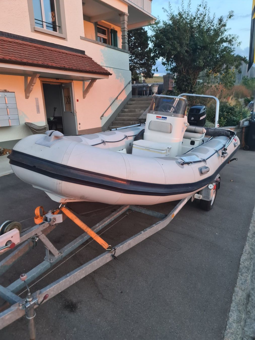 Valiant Barche: Schlauchboot evt. mit Trockenplatz am Thunersee – Usato da Worb venduto da Werich 6
