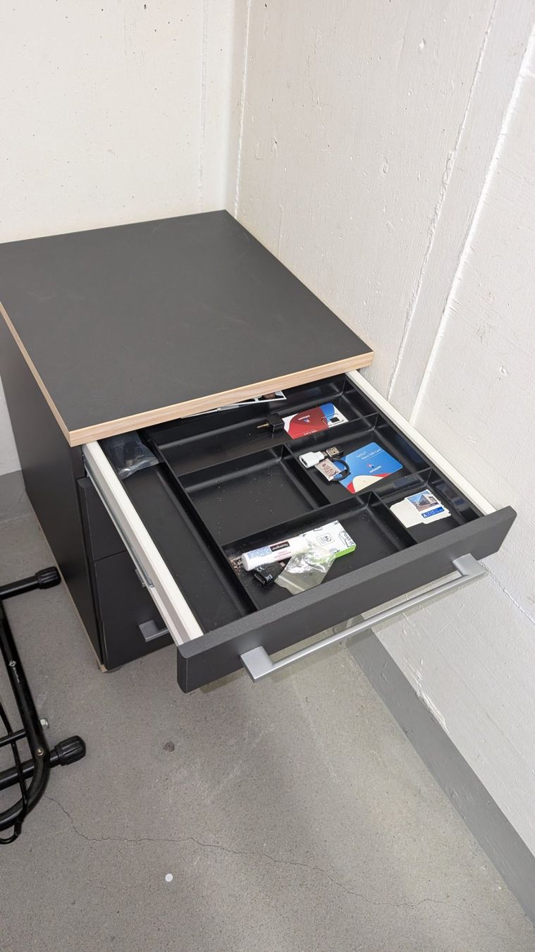 Korpus: Korpus Schreibtisch Rollcontainer – Gebraucht aus Aarburg von horch_mal 2