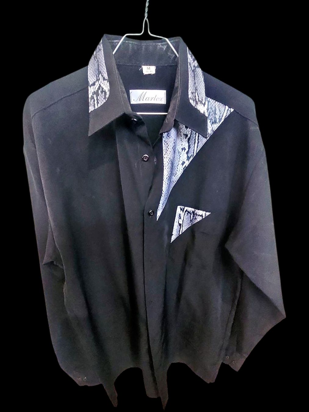 Hemden: Martex schwarzes Button-Down-Hemd mit Schlangenprint-Akzente – Gebraucht aus Zug von vinokilo 1