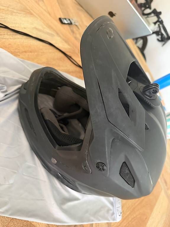 Giro Caschi: Giro Integral Helm Gr. L / MTB Helm – Usato da Stansstad venduto da spasibo