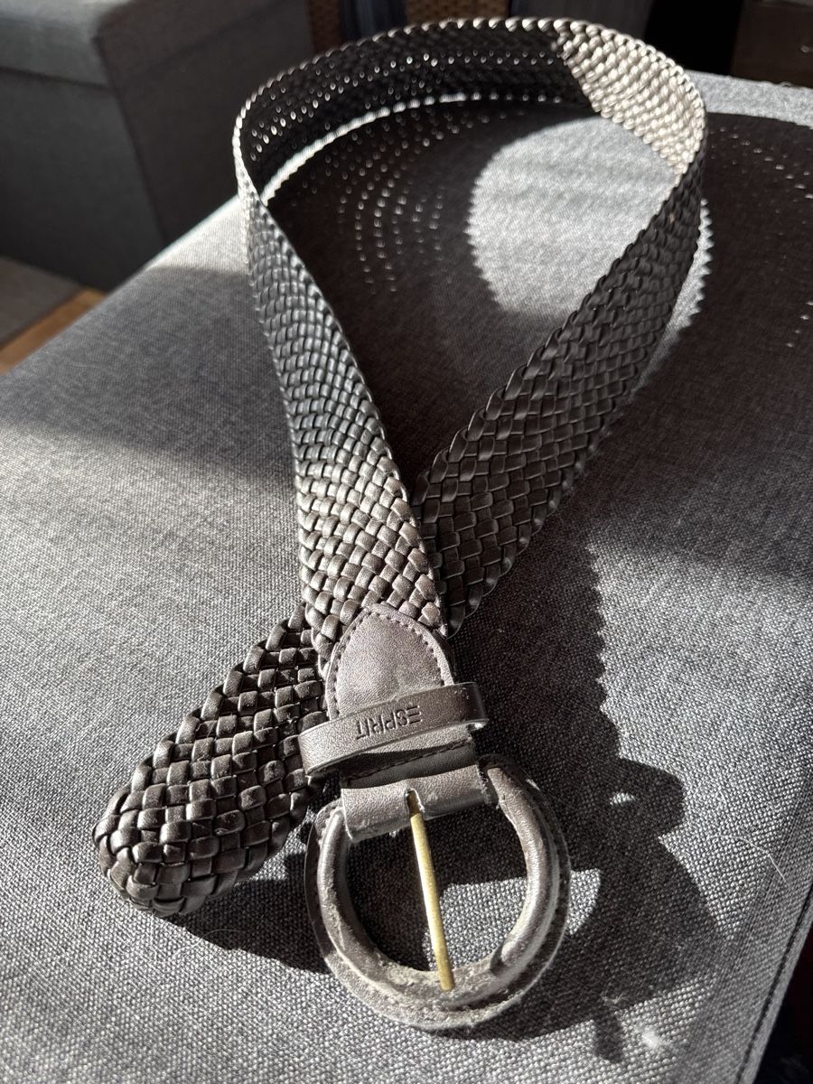 Esprit Cinture: Gürtel Esprit (115 cm) – Usato da Vezia venduto da sidu03