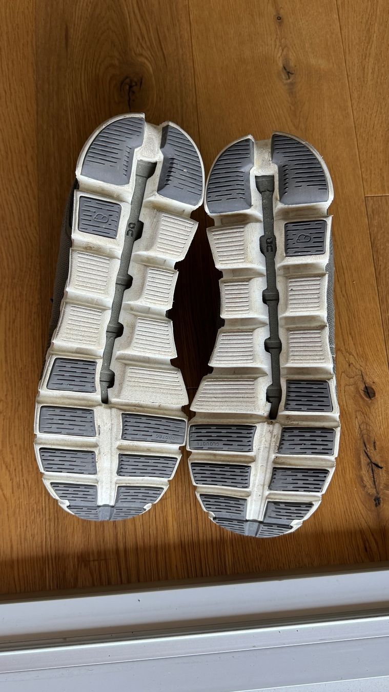 On Herrenschuhe: Neuwertige On Cloud Olive Grösse 44 – Gebraucht aus St. Erhard von secc 2