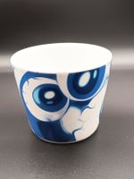 Tasse aus Porzellan blau weiss abstrakt neuwertig