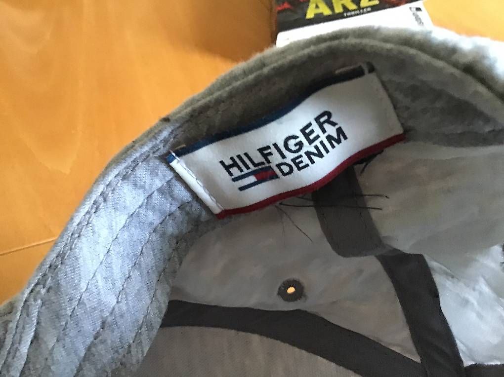 Altro in  Abbigliamento & Accessori: Baseballcap Tommy Hilfiger Denim grau verstellbar – Usato da Stetten AG venduto da nils13 2