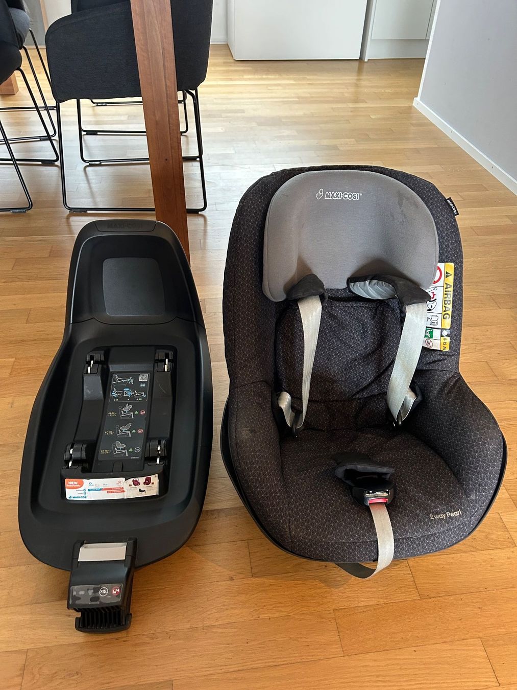 Maxi-Cosi Seggiolini per auto: Maxi Cosi 2way Pearl mit ISOFIX Station – Usato da Zürich venduto da philan123