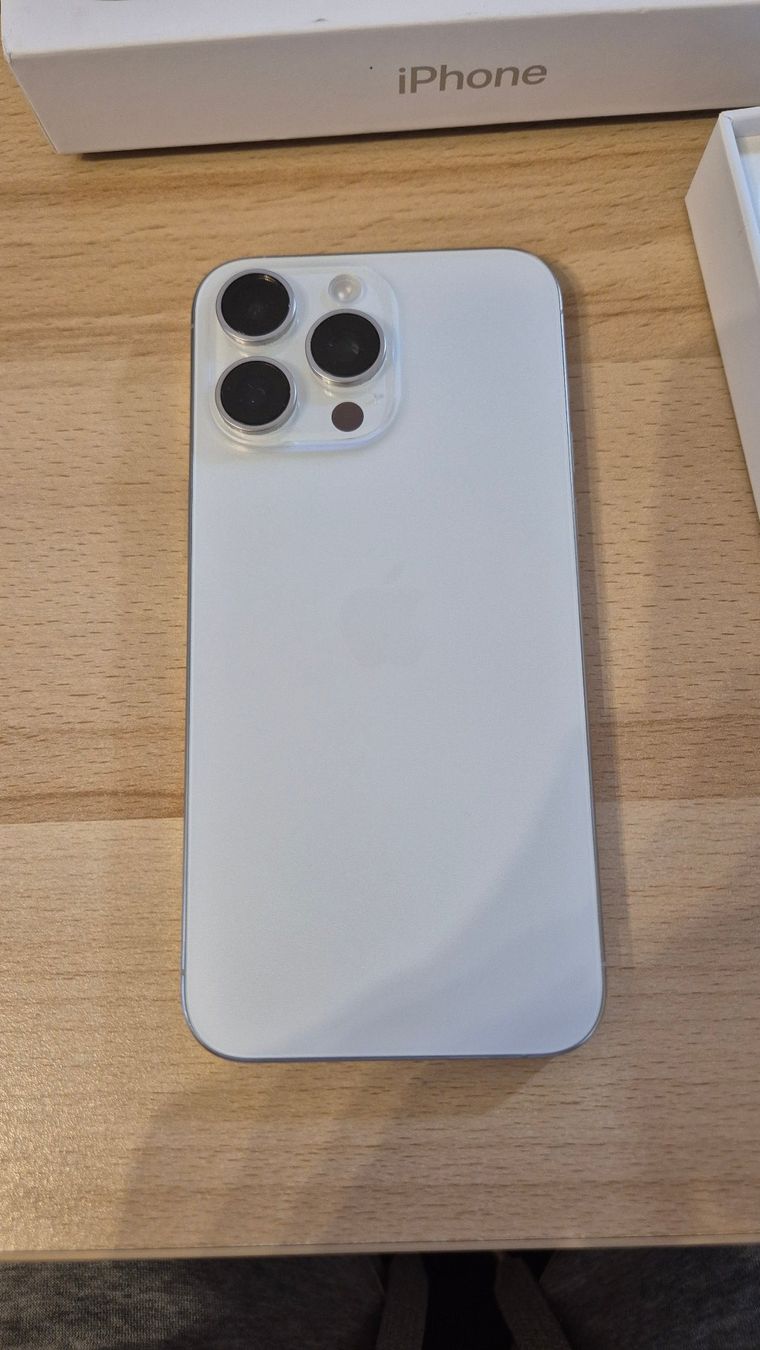 Apple Telefoni cellulari / Smartphones: iPhone 15 Pro Max 256GB White 3042 – Usato da Münchenbuchsee venduto da MV_Solutions 4