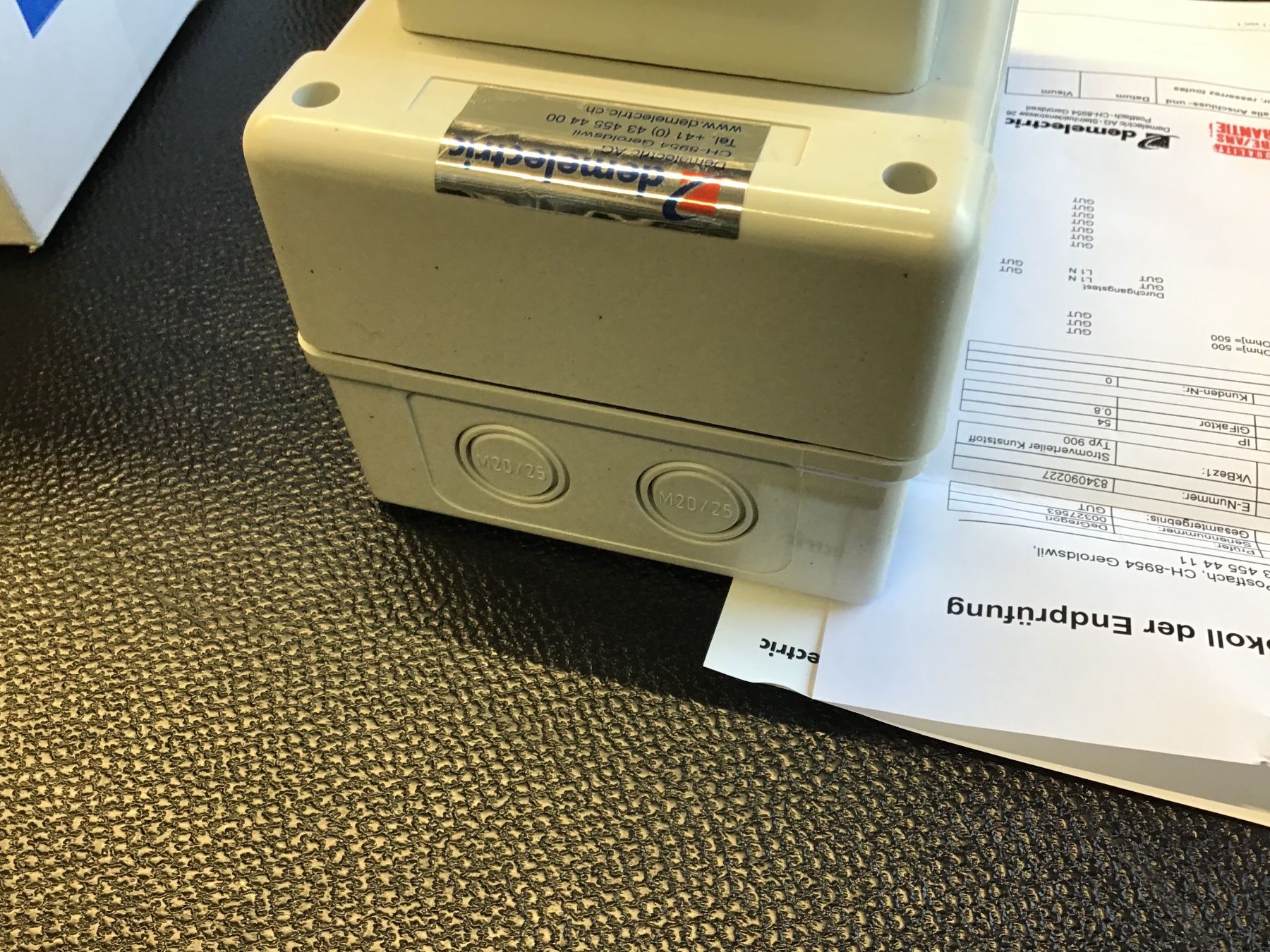 Elektrotechnik: Demelectric Kleinstromverteiler – Neu und originalverpackt aus Leuggern von stagem 3
