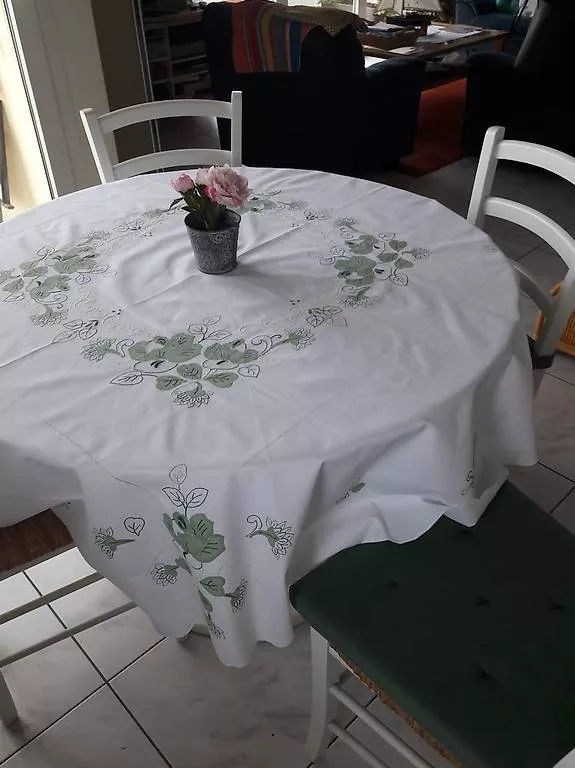Tessuti: Nappe de table ronde brodée – Usato da Lutry venduto da mig_w7wf