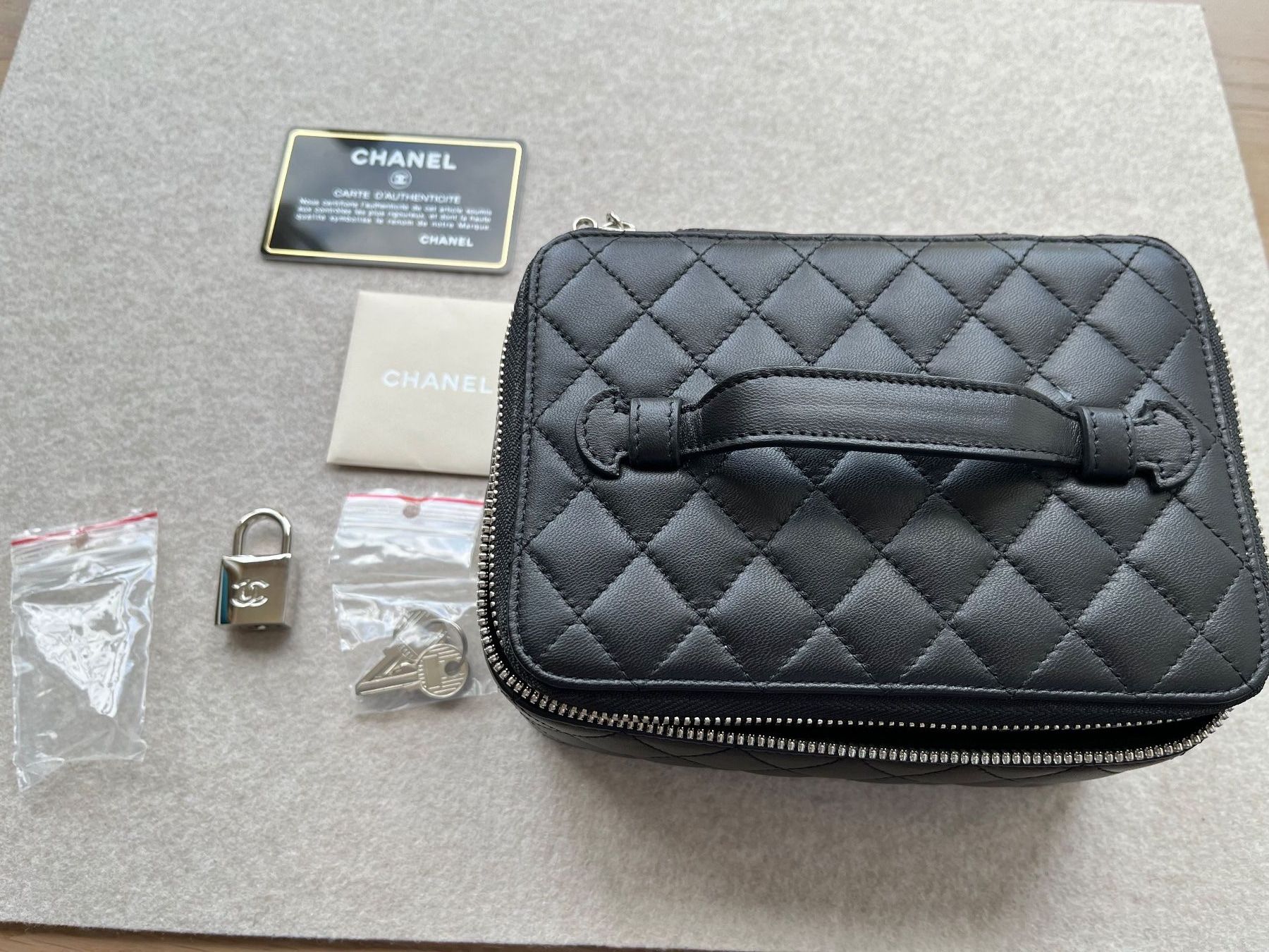 Chanel Portagioie: Chanel Vanity – Usato da Villars-sur-Glâne venduto da etoupe621 9