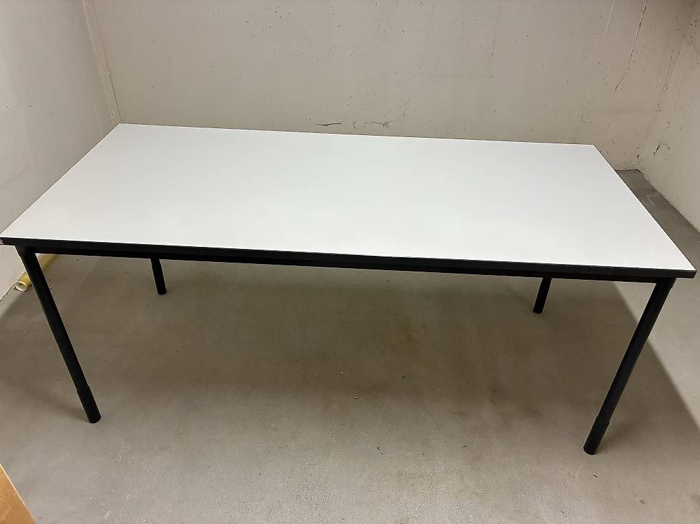 Schreibtische: Bürotisch, 180x80cm, 75-80cm – Gebraucht aus Zollikerberg von ric_kw5b