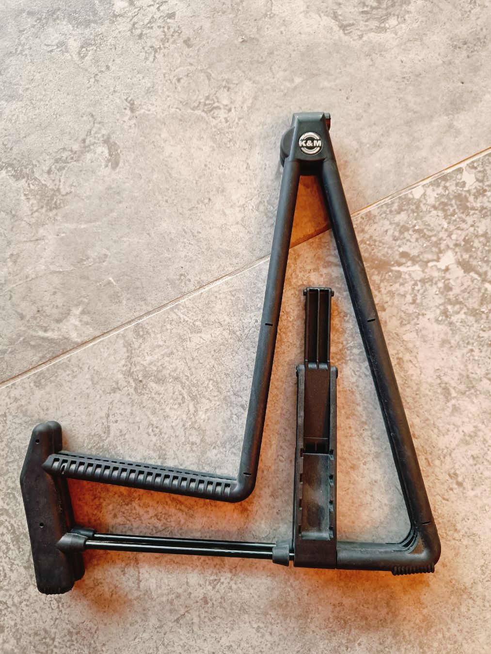 König & Meyer Supporti per strumenti musicali & leggii: Gitarrenständer klappbar – Usato da Zürich venduto da nin_6b6w 1