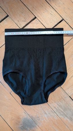 Shapewear Höschen schwarz Grösse M neuwertig 