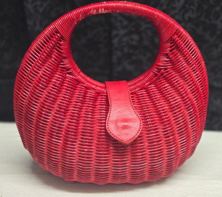 Rote Korb Handtasche – Vintage Sommer-Look mit Stil!