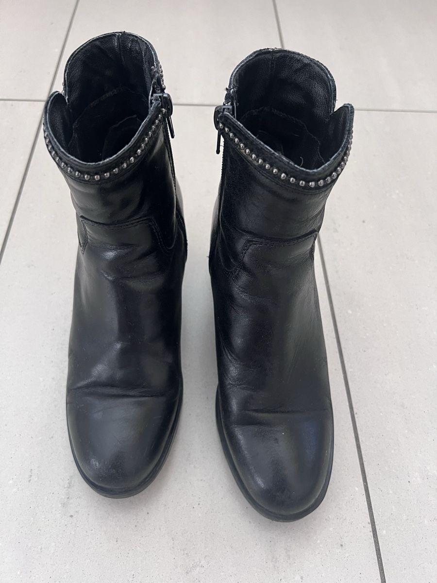 Scarpe da donna: Bottines Bata cuir noires avec zip, pointure 37 – Usato da Lausanne venduto da monaliza1998
