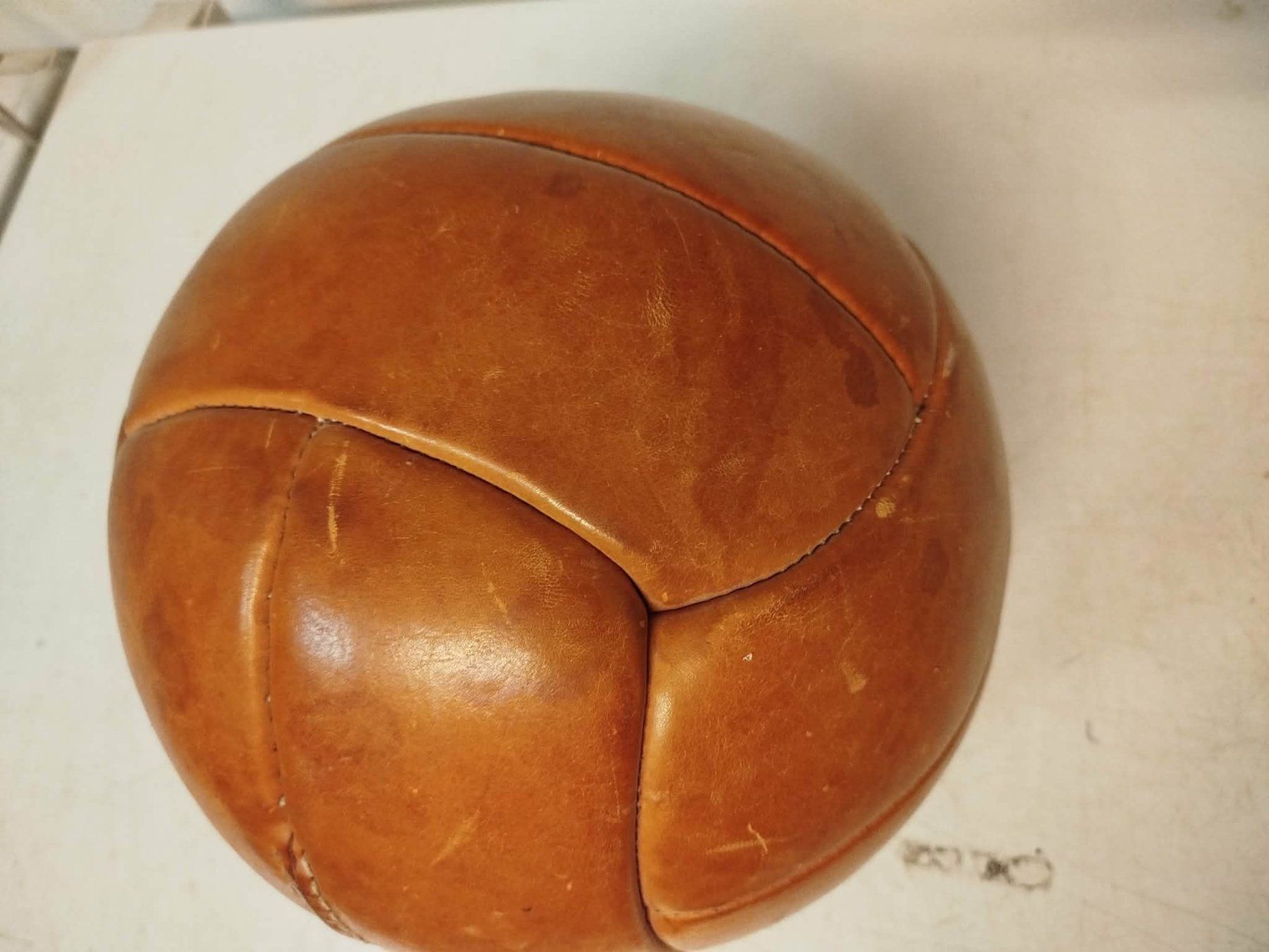 Palloni: Ballon médicinal en cuir – Usato da La Chaux-de-Fonds venduto da Emmaus2300CDF 1