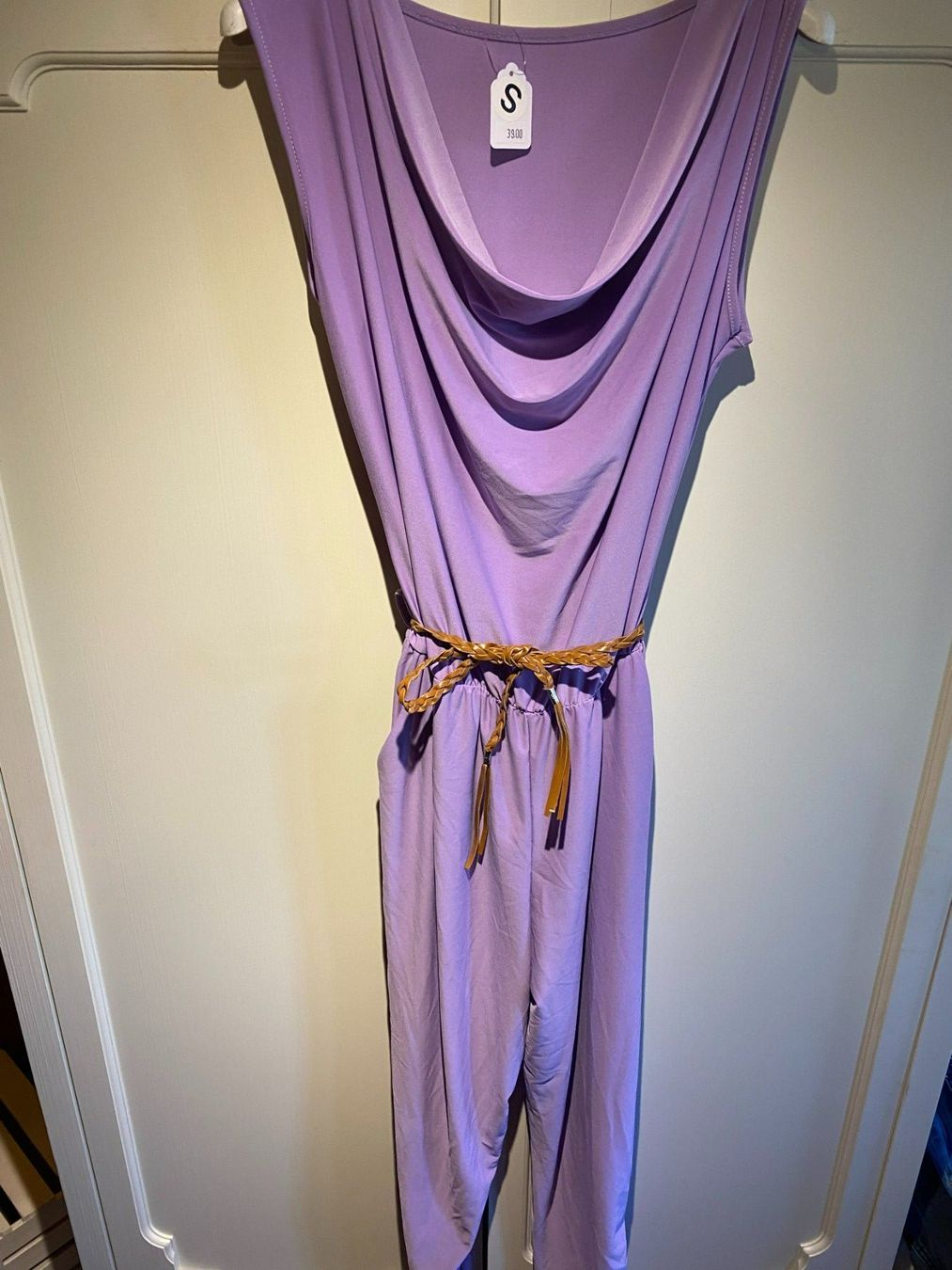 Tute: KLEID- JUMPSUIT-LILA EINTEILIG – Nuovo e nell'imballaggio originale da Meienried venduto da ManuelaBoutique 3