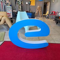 Leuchtbuchstabe e blau mit LED Beleuchtung Leuchtreklame