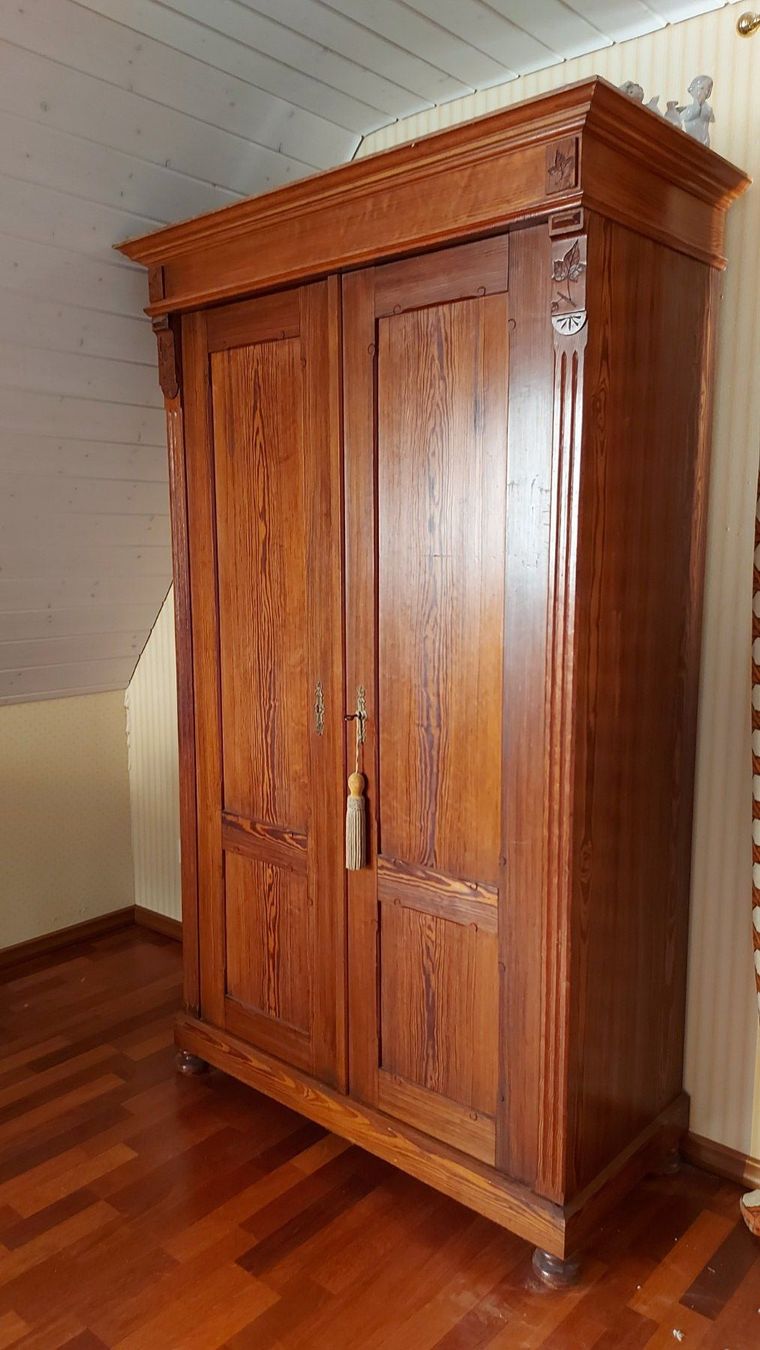 Armadi: Schrank verziert ca. 1920 – Usato da Arlesheim venduto da soggenase