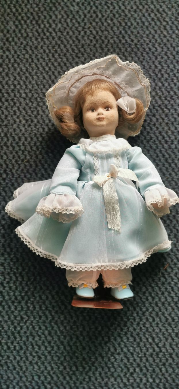 Bambole: RECHERCHONS COLLECTIONNEUR POUPÉES – Usato da Tavannes venduto da shannonmeylan2003 3