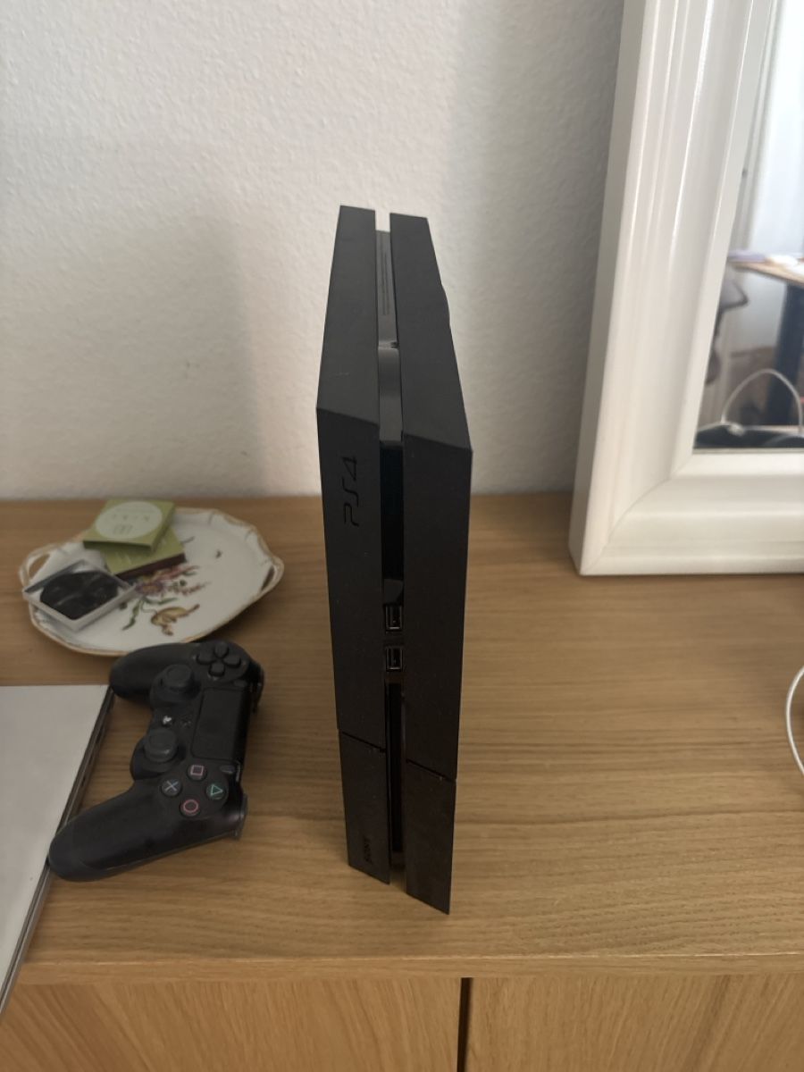 Sony Konsolen: Playstation 4 Console with Controller Good Condition – Gebraucht aus Zürich von alo_tx9x 2