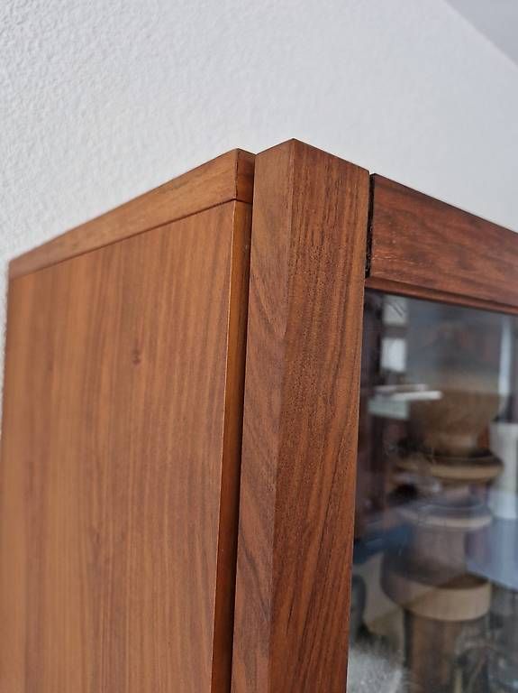 Vetrine: Moderne Nussbaum Vitrine – Usato da St. Gallen venduto da Rene123 1