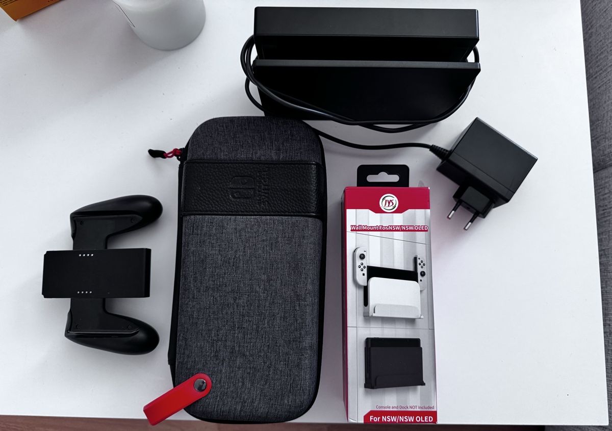Nintendo Console: Nintendo switch mit Zubehör & 4 Spielen – Usato da Emmenbrücke venduto da Salamanter63 1