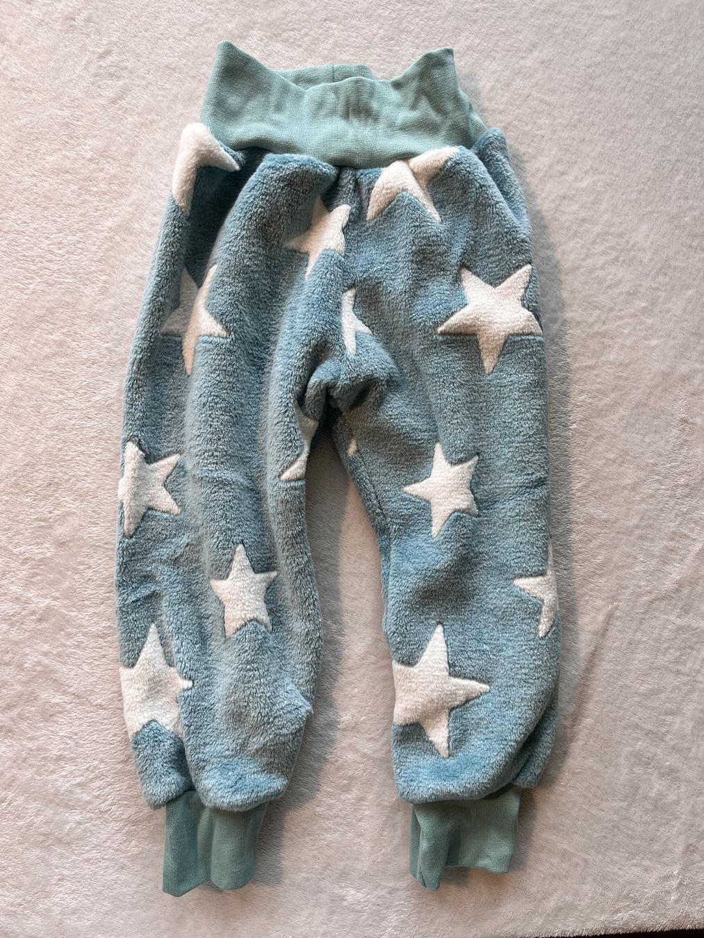 Pantaloni: 1 Kinderhose selbst genäht – Nuovo e nell'imballaggio originale da Büsserach venduto da bor_s88m