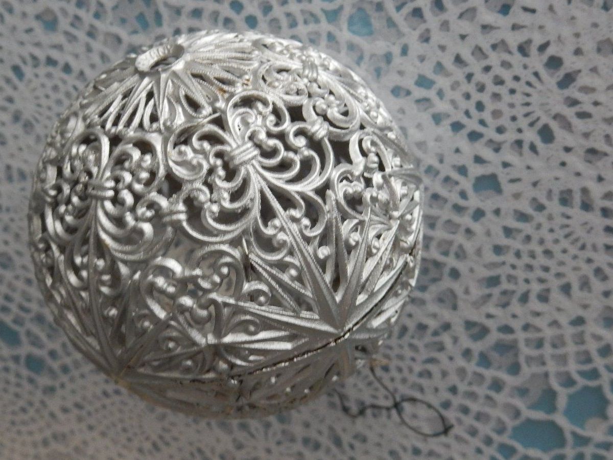 Tutte le decorazioni: ältere Weihnachtskugel Silber Christbaumkugel Vintage – Usato da Jona venduto da simongarden 3