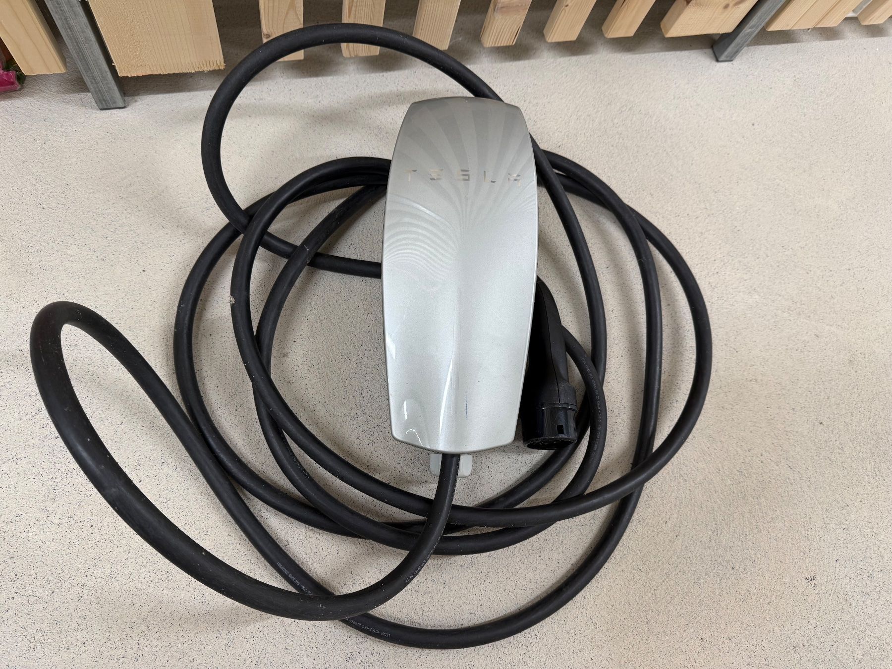 Tesla Caricabatterie: Tesla Wall Connector Gen 2 , 3-phasig, 7.5 Meter Ladekabel – Usato da Wollerau venduto da qua_hw62