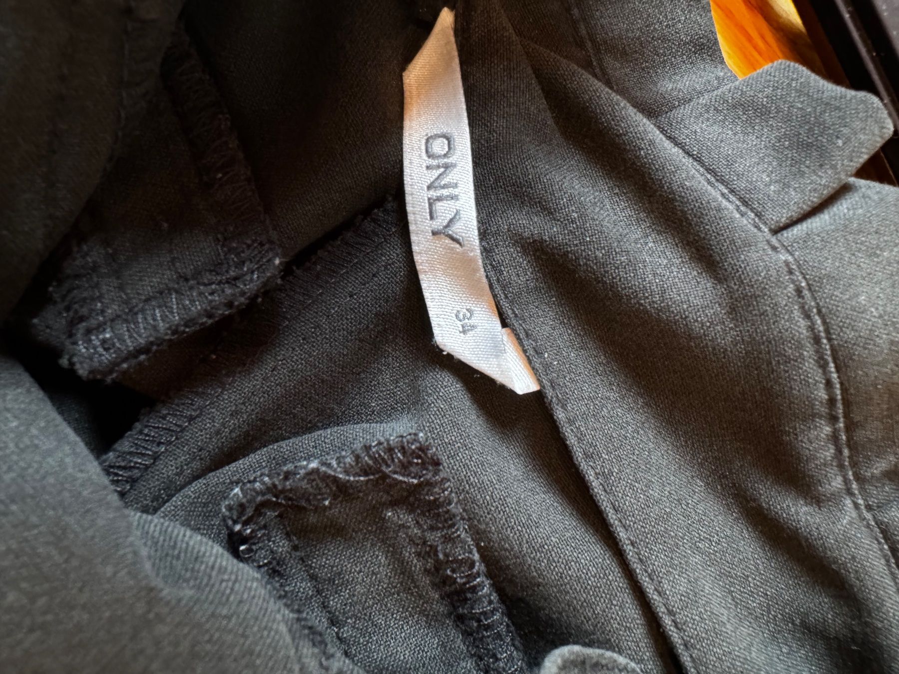 Pantaloni: ONLY Hose / Freizeithose / Paperbag-Hose / Gr. 34 – Usato da Hünibach venduto da s.leptir 2
