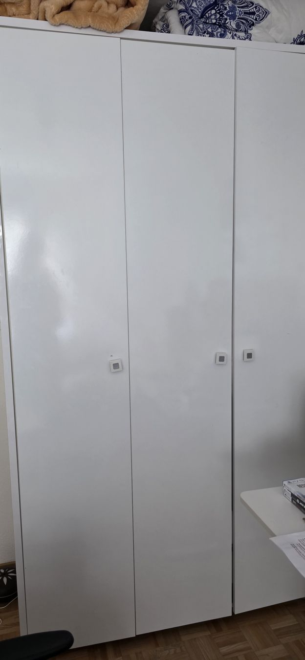 Armadi: Schrank 220 x 122 x 54 cm – Usato da Aeschi SO venduto da trindade