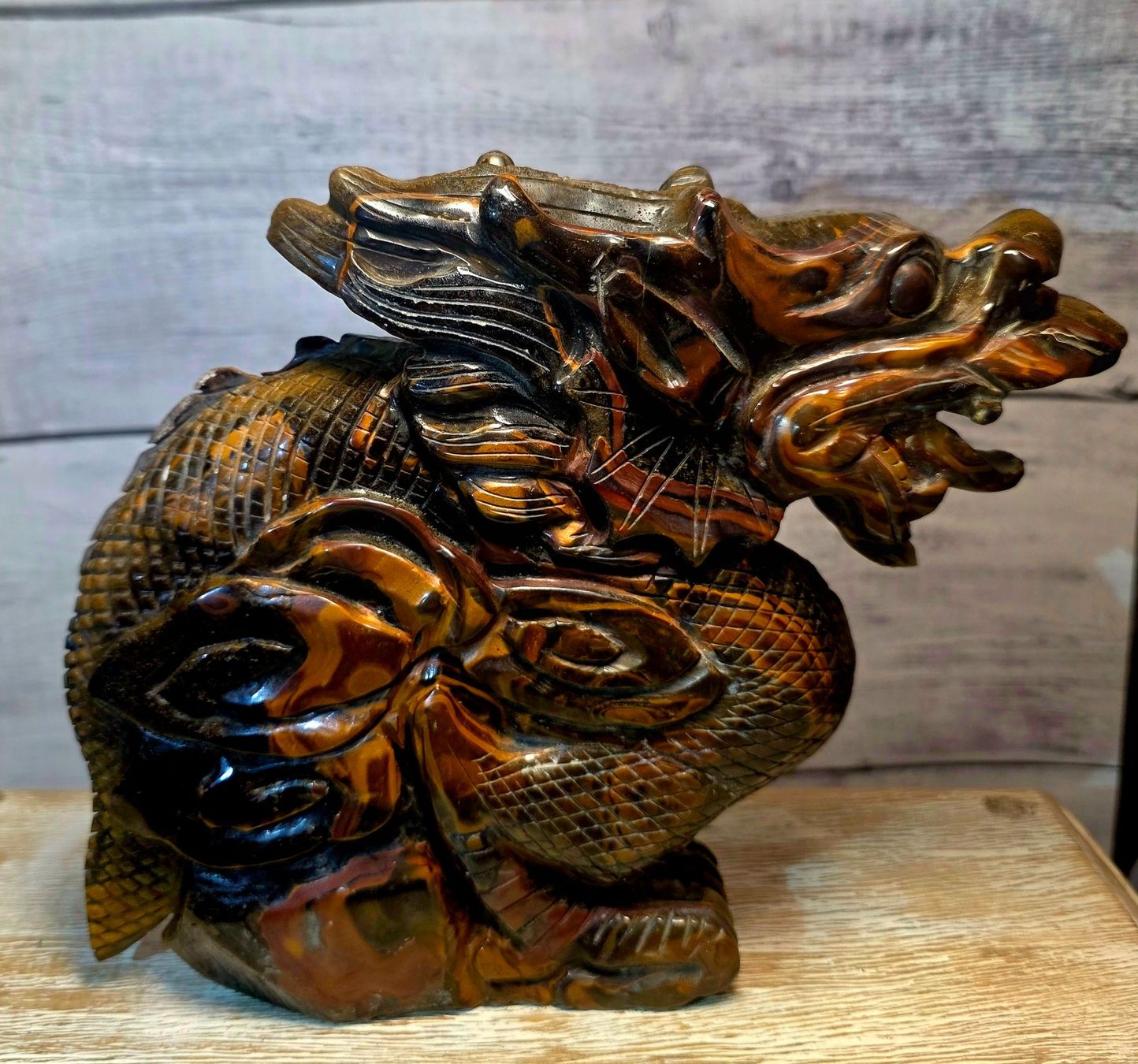 Minerali & Pietre curative: Top Tigerauge Qilin 1.87kg – Nuovo e nell'imballaggio originale da Matzingen venduto da Shay_Crystalz 3