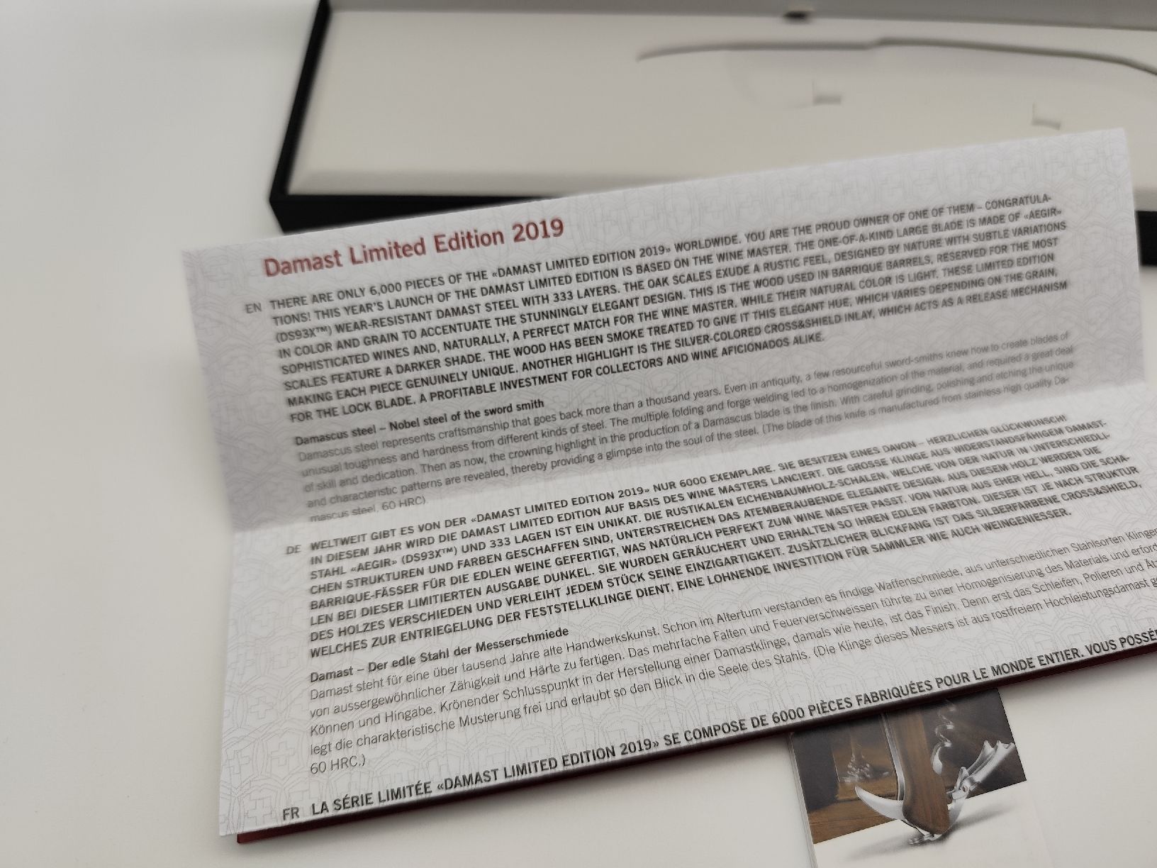 Victorinox Coltelli tascabile: Victorinox Damast 2019 Verpackung – Nuovo (secondo la descrizione) da Hellbühl venduto da 30R_R30 1