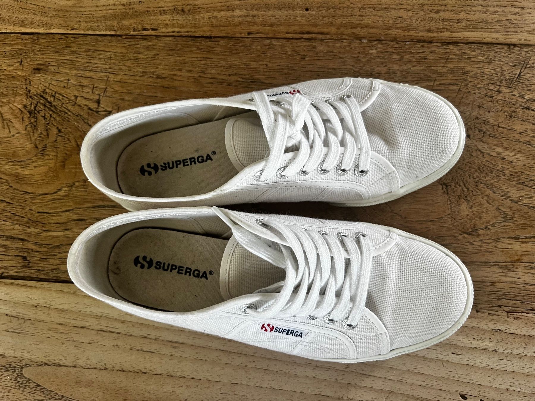 Superga Scarpe da donna: Weiße Superga Sneakers – Usato da Chur venduto da MarcusinChur 1