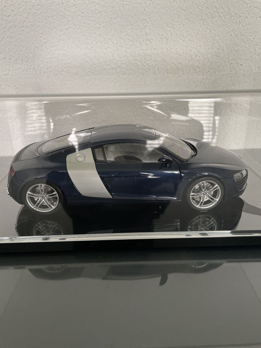 Audi Modellini d'auto: Audi R8 Modellauto mit Vitrine 1:18 – Usato da Unterkulm venduto da son_fcs2 1