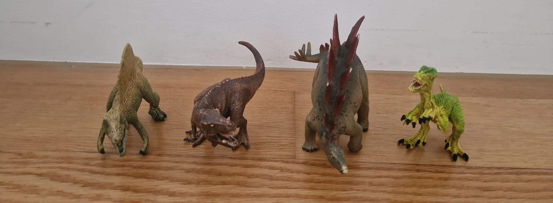 Schleich Figuren: 4 Schleich Dinosaurier Spielfiguren – Gebraucht aus Uetikon am See von Walkingtothemoon