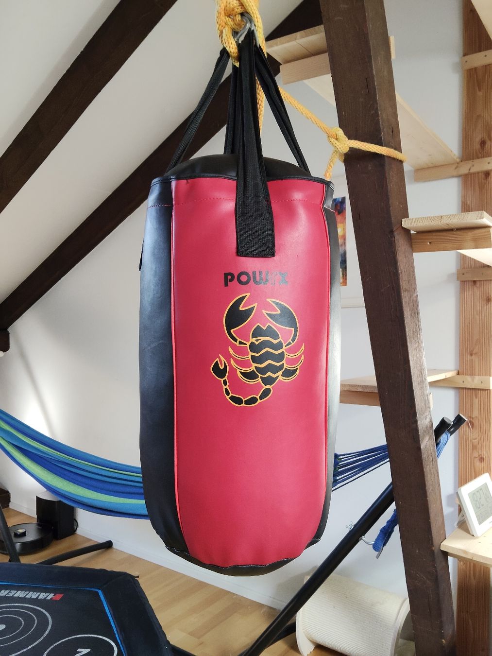 Sacs de frappe: Boxsack mit Handschuhen – D'occasion à Basel par pepinolino 1