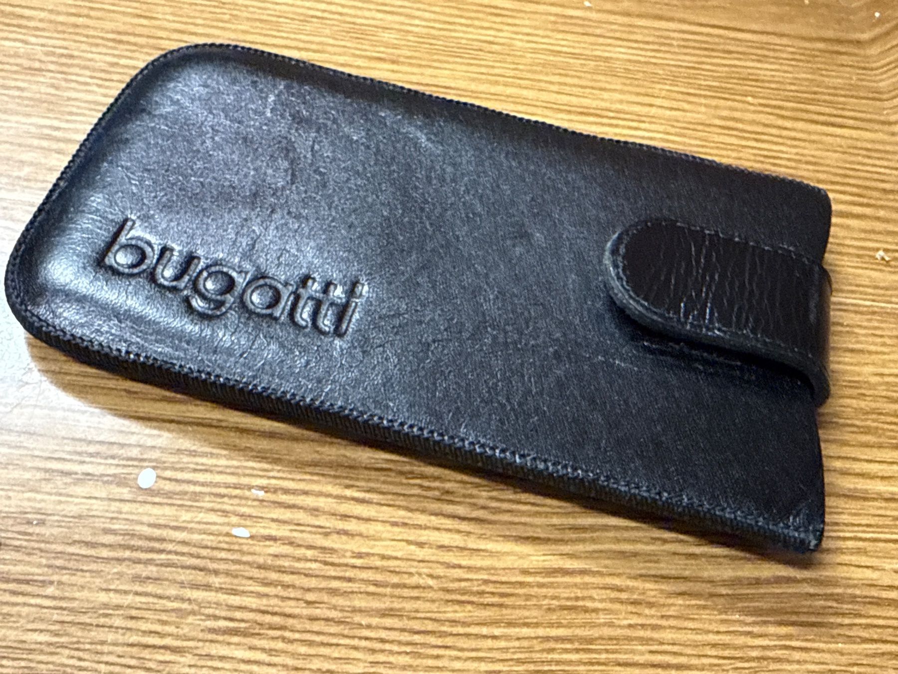 Altro in  Abbigliamento & Accessori: Bugatti Leder Schutzhülle/- Etui, 11 x 8.5 cm, flach – Usato da Amriswil venduto da used2use