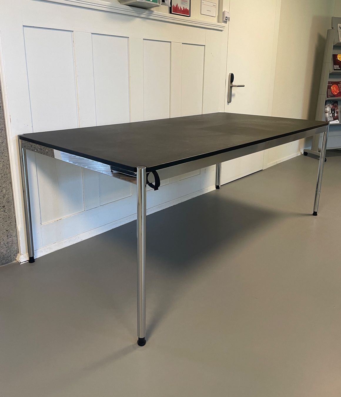 USM Tavoli: USM Haller Tisch 200 X 100 – Usato da Davos Dorf venduto da PMODWRC