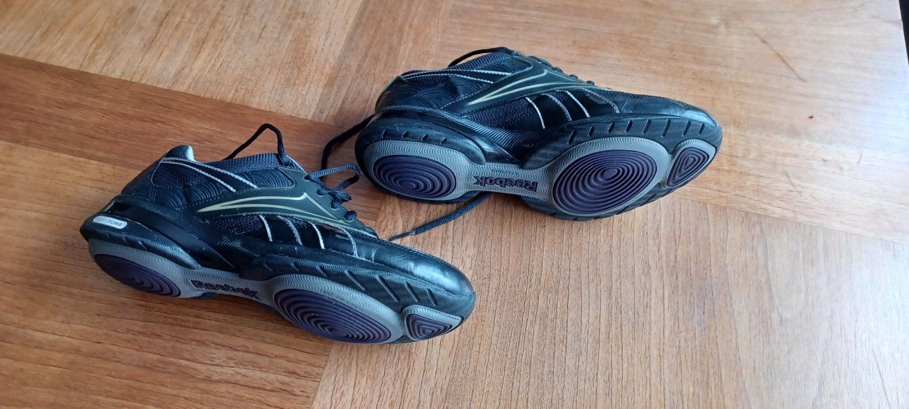 Reebok Scarpe da donna: Reebok Trainingsschuhe – Usato da Menziken venduto da Nikkimcanton 1