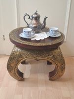 Vintage asiatisch handgeschnitzter vergoldeter Beistelltisch